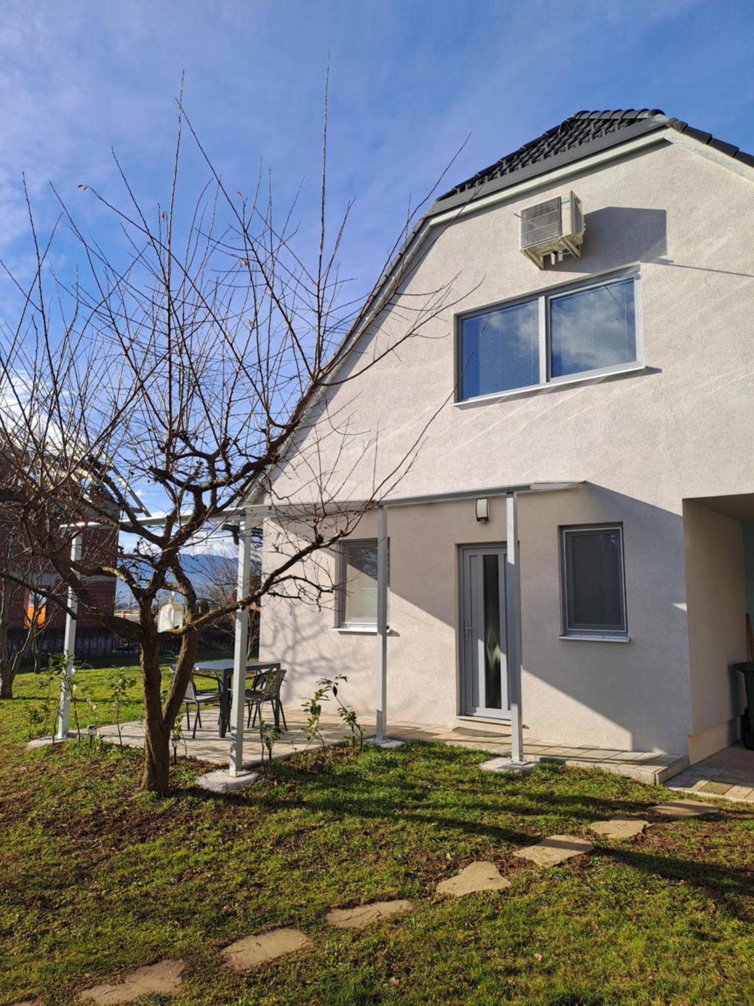 Appartement Bella Zirovnica